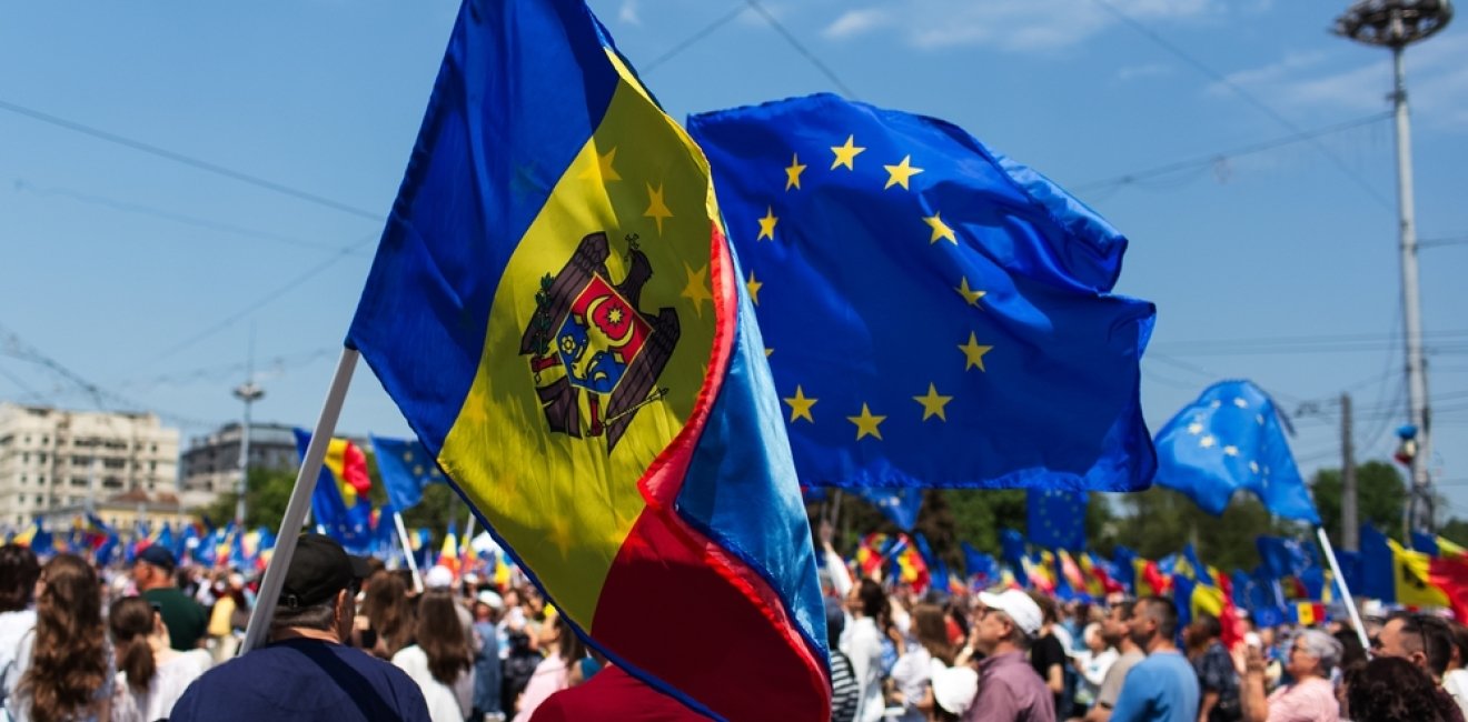 Flag of Moldova and the EU