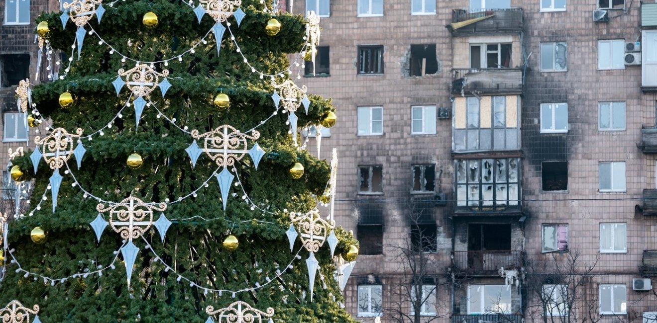 Christmas tree in front of ruined buildings in Ukraine