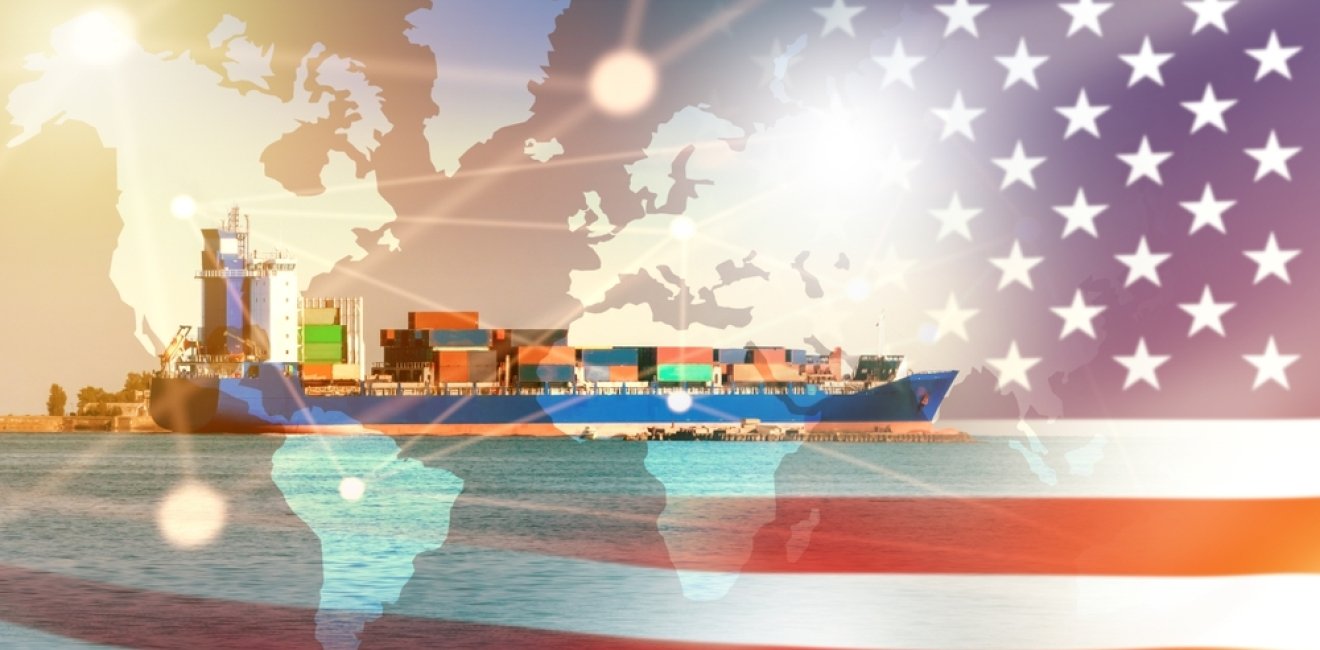 American cargo ship. Marine ship with containers. Sea export to USA. Ships for transporting goods across ocean. Sea import from USA. Transportation of American goods by ocean. USA cargo ship.