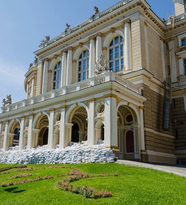 image of an opera house in Odesa 