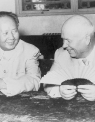 Mao Zedong faces Nikita Khrushchev in 1958.