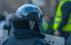 Riot police at a peaceful rally for the freedom of Alexey Navalny and political prisoners in Russia on April 21, 2021 